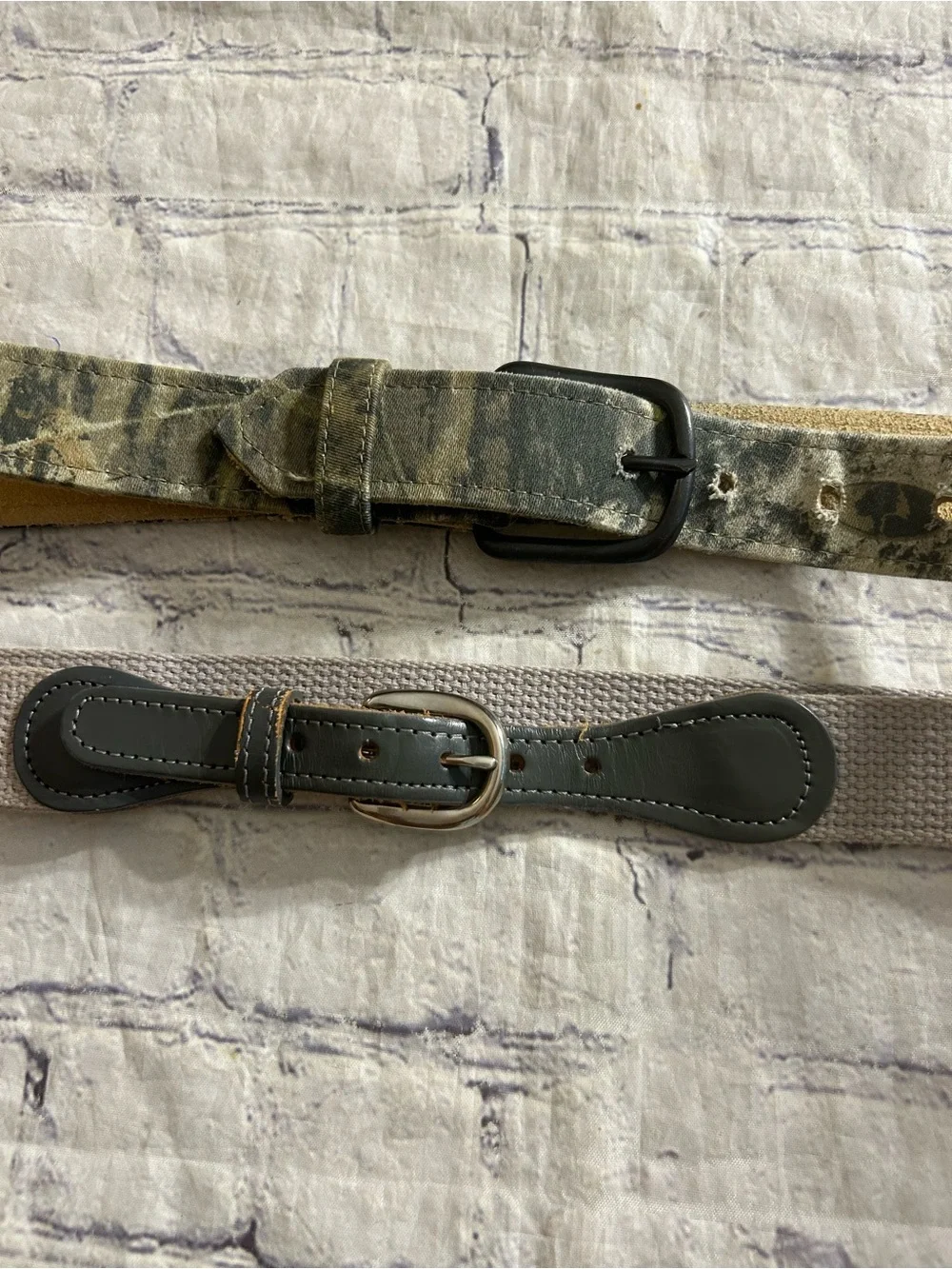 MOSSY OAK CAMOUFLAGE CLOTH BELT AND VTG CINTAS BEIGE WEB BELT ADJUSTABLE